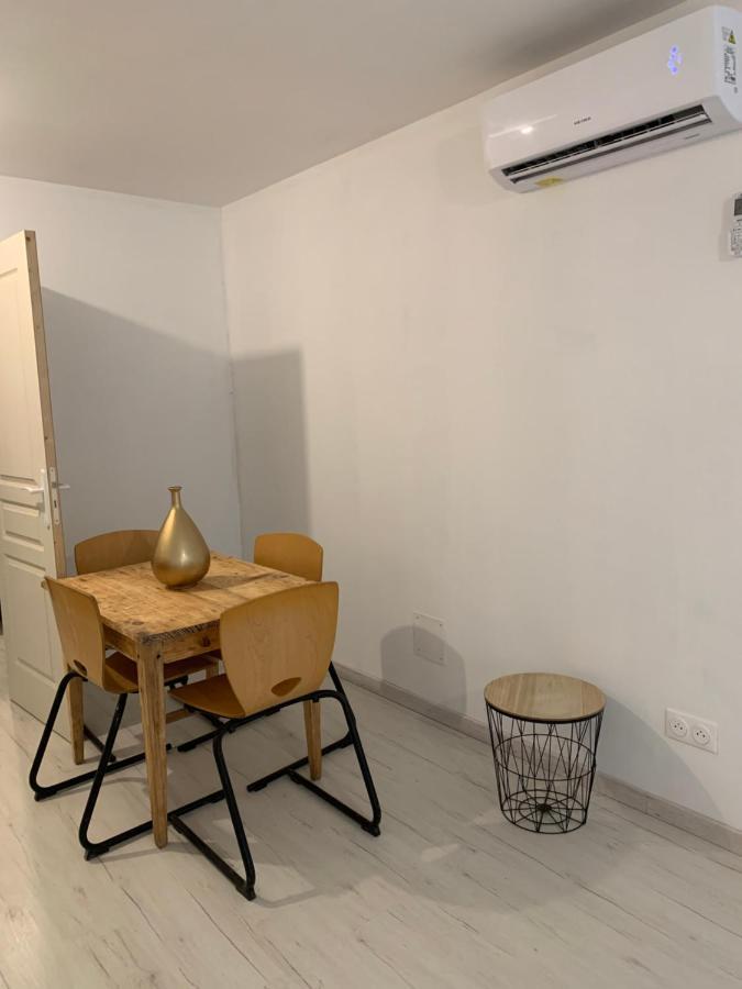 La Pinede Villa Mornas Bagian luar foto