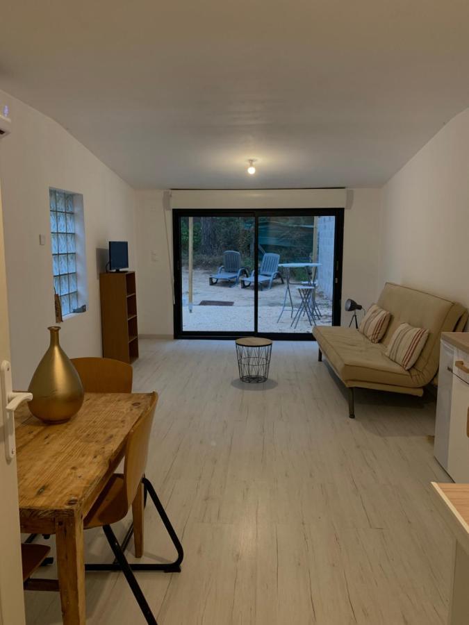 La Pinede Villa Mornas Bagian luar foto
