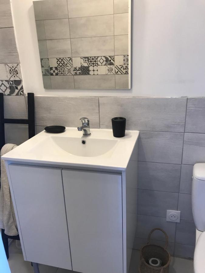 La Pinede Villa Mornas Bagian luar foto